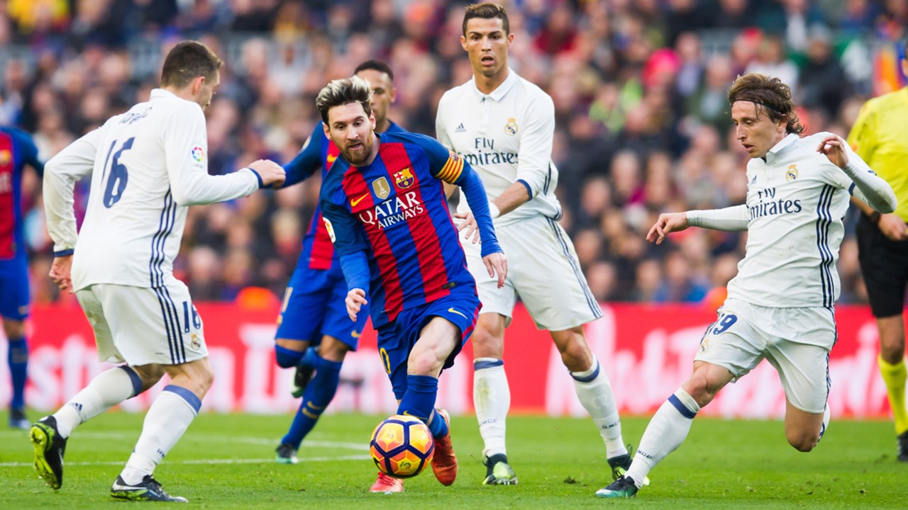Messi dribbling the ball